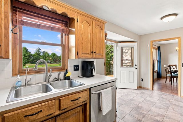 1817 N Shefford Cir, Wichita, KS 67212