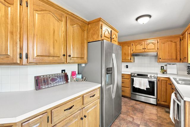 1817 N Shefford Cir, Wichita, KS 67212