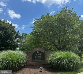 8 JACOBS CREEK DR, Hershey, PA 17033