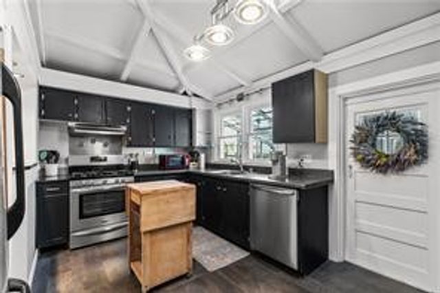 14 Dearborn Street, Newport, RI 02840
