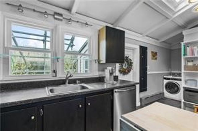 14 Dearborn Street, Newport, RI 02840