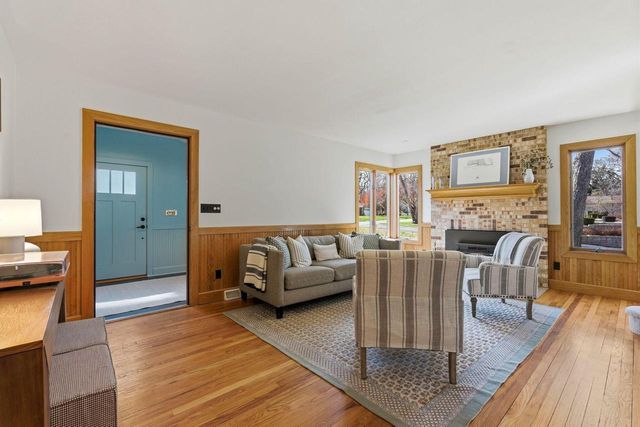 926 Sauganash DRIVE, Fontana, WI 53125