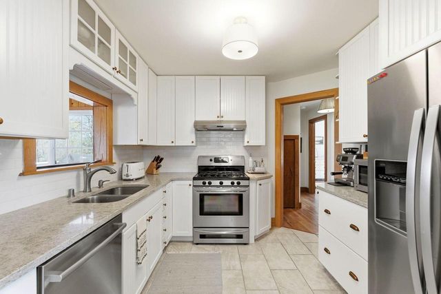 926 Sauganash DRIVE, Fontana, WI 53125