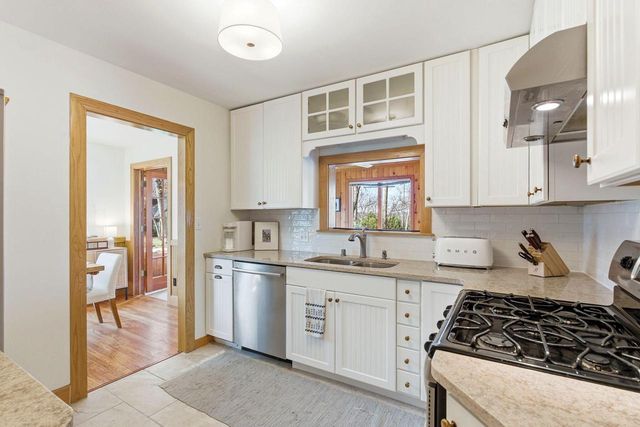 926 Sauganash DRIVE, Fontana, WI 53125