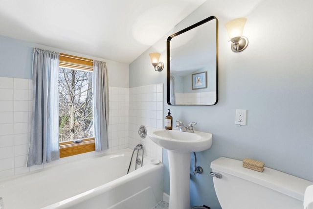 926 Sauganash DRIVE, Fontana, WI 53125