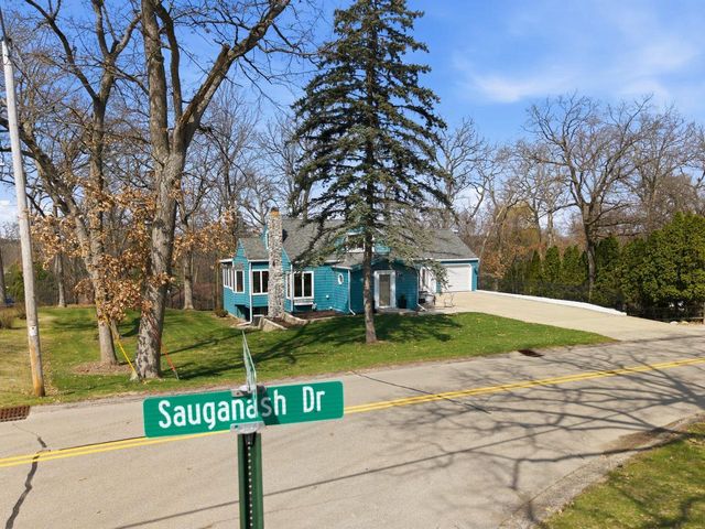 926 Sauganash DRIVE, Fontana, WI 53125