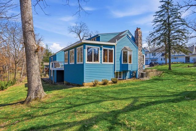 926 Sauganash DRIVE, Fontana, WI 53125