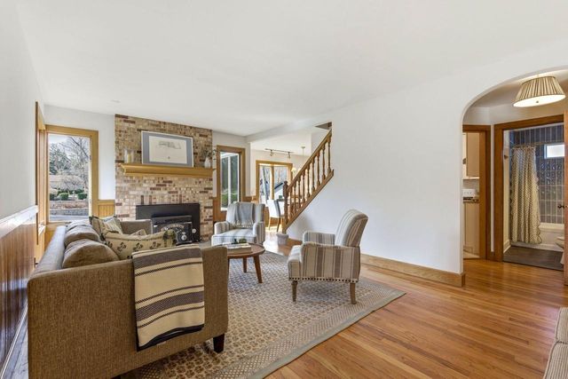 926 Sauganash DRIVE, Fontana, WI 53125