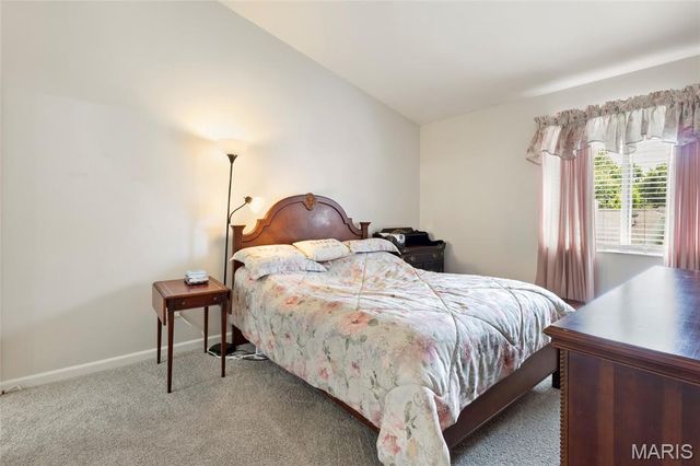 1927 Bennington Common Drive, St Louis, MO 63146