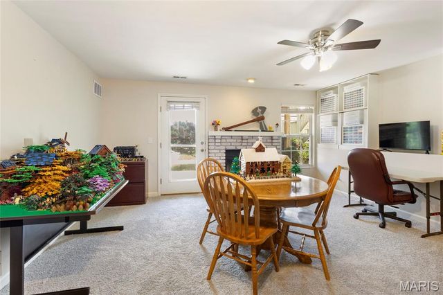 1927 Bennington Common Drive, St Louis, MO 63146