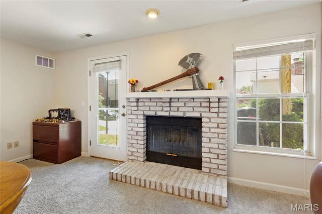 1927 Bennington Common Drive, St Louis, MO 63146
