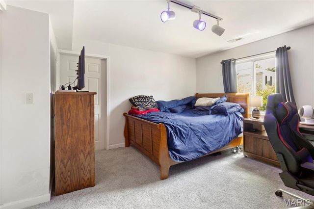 1927 Bennington Common Drive, St Louis, MO 63146