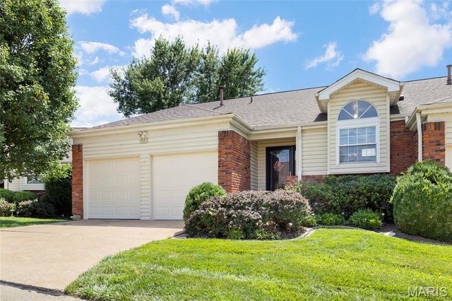 1927 Bennington Common Drive, St Louis, MO 63146
