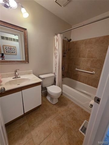 1927 Bennington Common Drive, St Louis, MO 63146