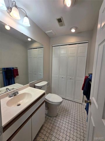 1927 Bennington Common Drive, St Louis, MO 63146