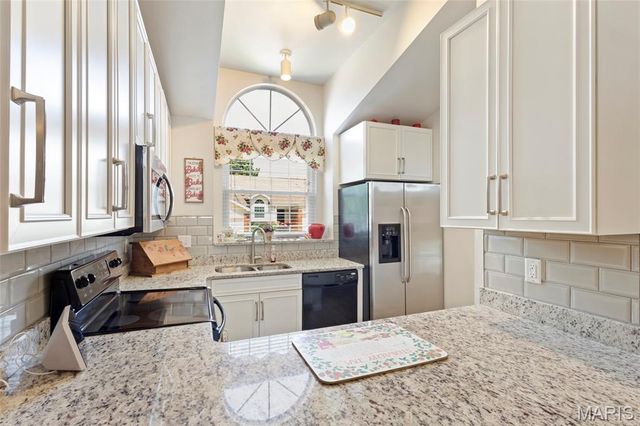 1927 Bennington Common Drive, St Louis, MO 63146