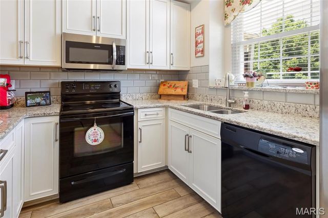 1927 Bennington Common Drive, St Louis, MO 63146