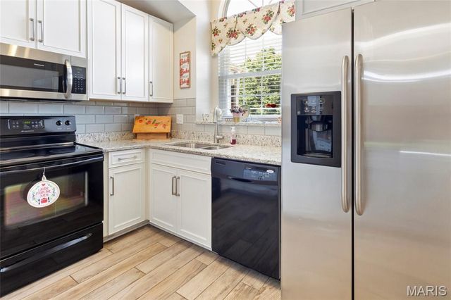 1927 Bennington Common Drive, St Louis, MO 63146