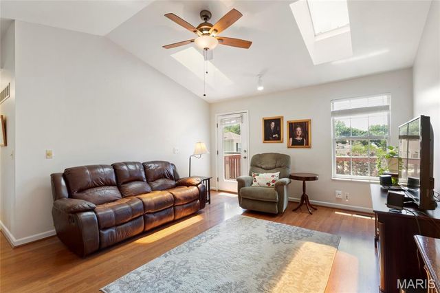 1927 Bennington Common Drive, St Louis, MO 63146