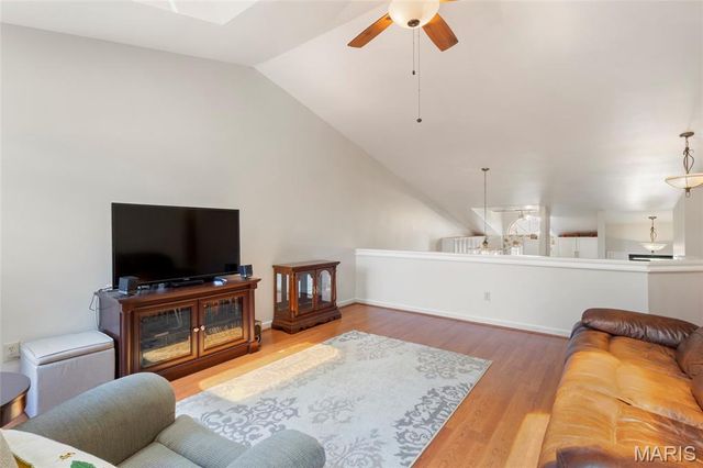 1927 Bennington Common Drive, St Louis, MO 63146
