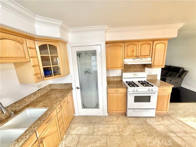 732 James, Pomona, CA 91767