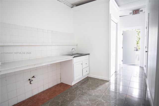 3471 SW 8th St, Miami, FL 33135