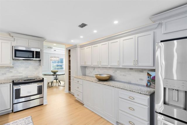 404 CHARLESWOOD AVENUE, Orlando, FL 32825