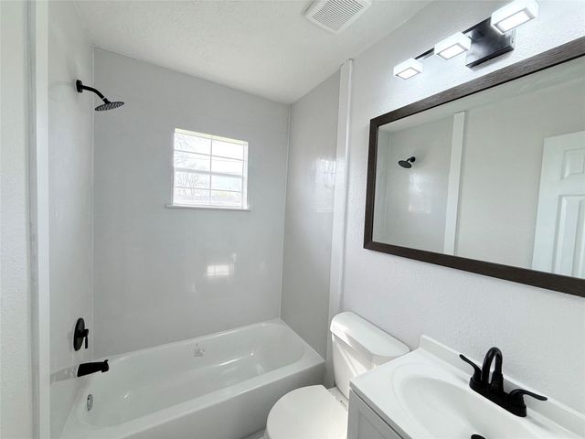 506 S Iowa Street, La Porte, TX 77571