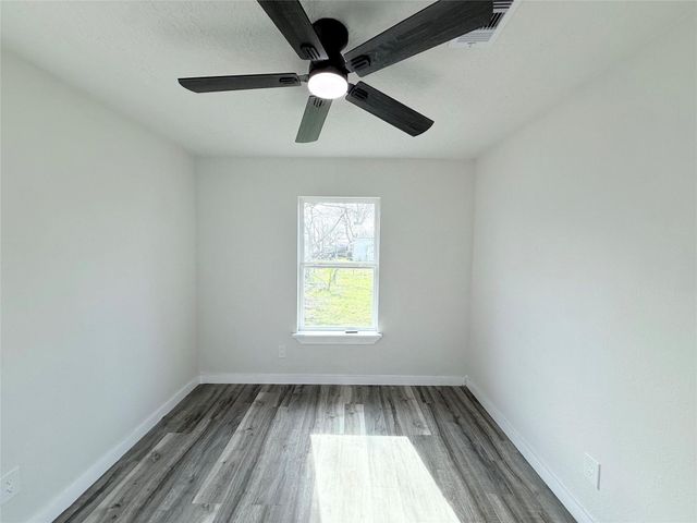 506 S Iowa Street, La Porte, TX 77571