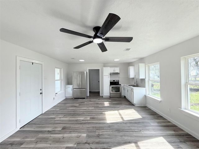 506 S Iowa Street, La Porte, TX 77571