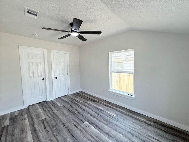 506 S Iowa Street, La Porte, TX 77571