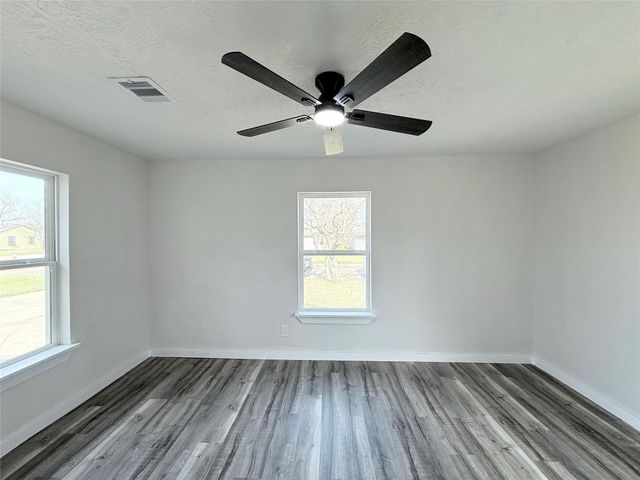 506 S Iowa Street, La Porte, TX 77571