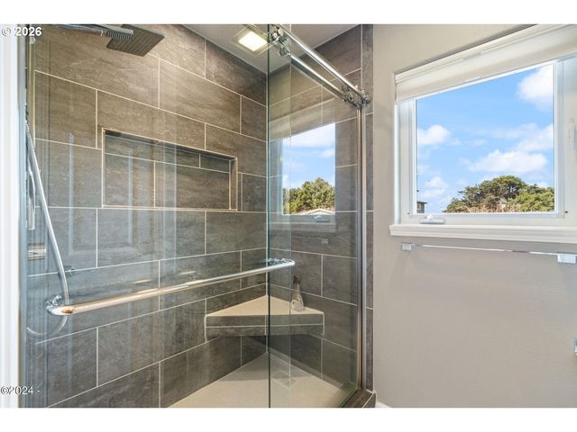 465 Sw EDGEWATER, Depoe Bay, OR 97341