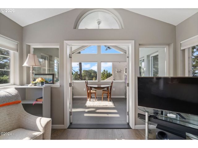 465 Sw EDGEWATER, Depoe Bay, OR 97341