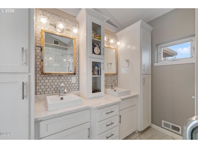 465 Sw EDGEWATER, Depoe Bay, OR 97341