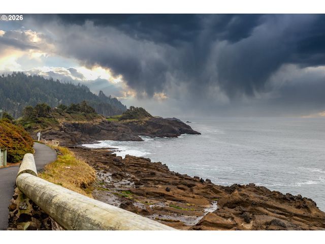 465 Sw EDGEWATER, Depoe Bay, OR 97341