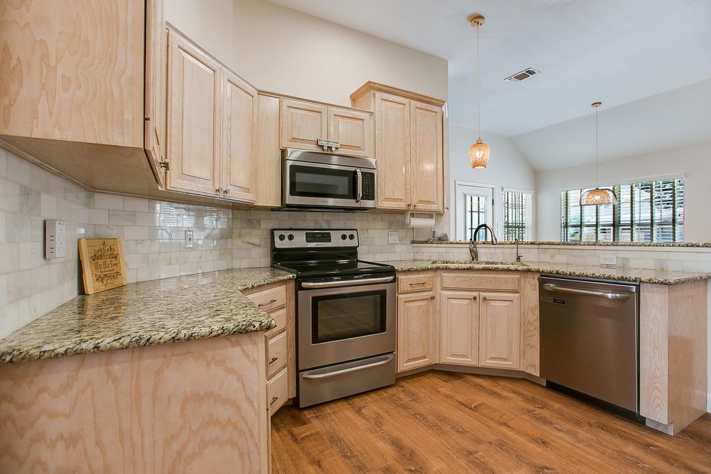 Image 10 of property listing at 1225 Avondale Avenue, San Angelo, TX 76901