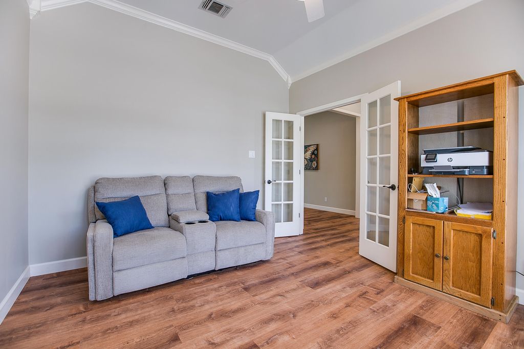 Image 17 of property listing at 1225 Avondale Avenue, San Angelo, TX 76901
