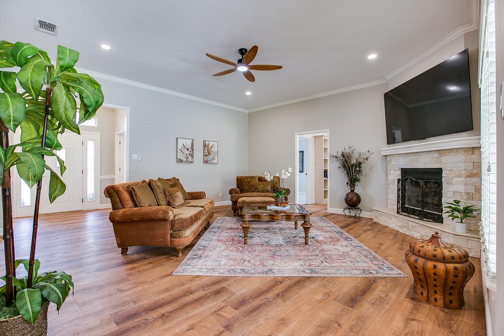 Image 5 of property listing at 1225 Avondale Avenue, San Angelo, TX 76901