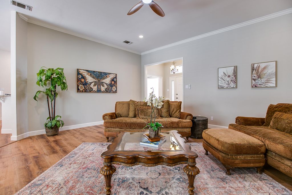 Image 6 of property listing at 1225 Avondale Avenue, San Angelo, TX 76901