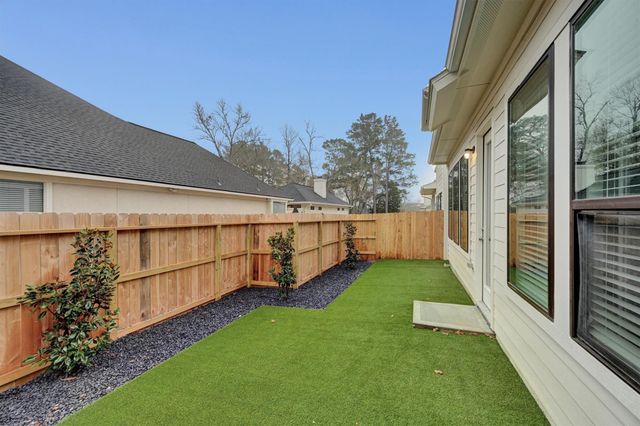 360 Summer Place Drive, Montgomery, TX 77356