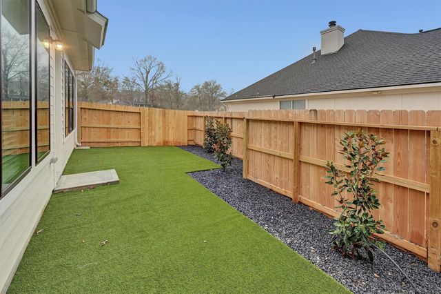 360 Summer Place Drive, Montgomery, TX 77356