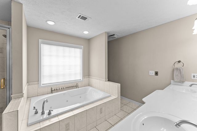 4408 Lorton Avenue, Davenport, IA 52807