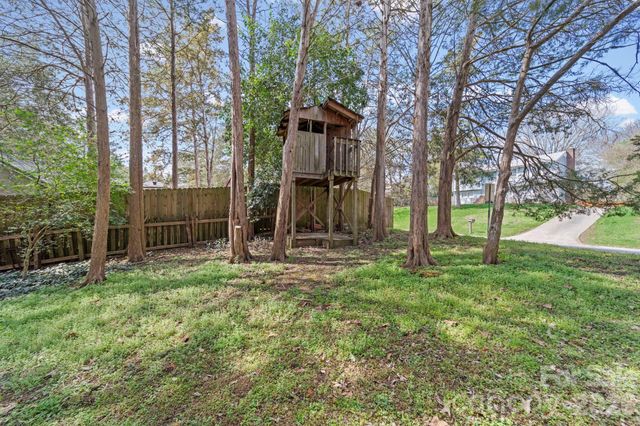 10204 Camelback Circle, Charlotte, NC 28226