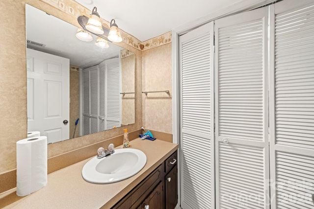 10204 Camelback Circle, Charlotte, NC 28226