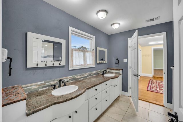 386 CR 1711, Jacksonville, TX 75766