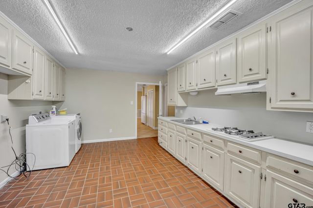 386 CR 1711, Jacksonville, TX 75766