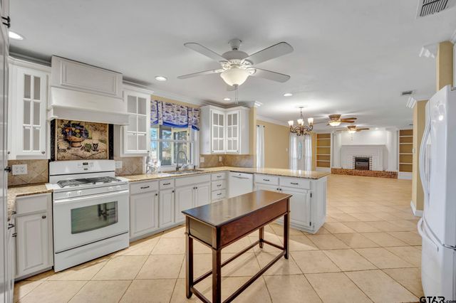 386 CR 1711, Jacksonville, TX 75766