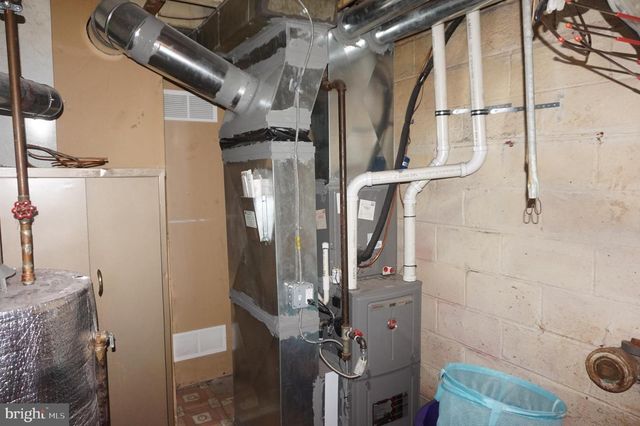 15 SULLIVAN AVE, Bellmawr, NJ 08031