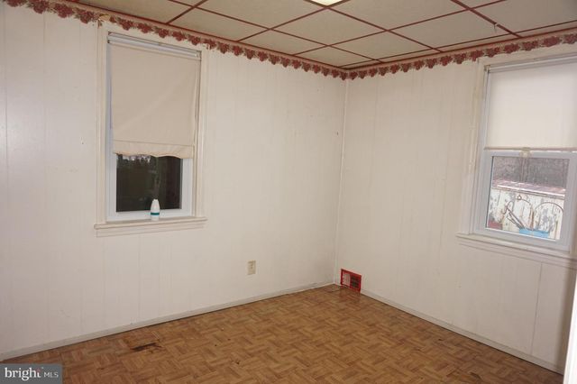 15 SULLIVAN AVE, Bellmawr, NJ 08031